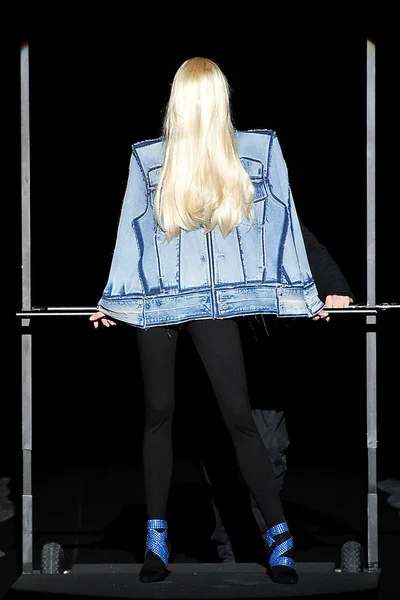 Look 9